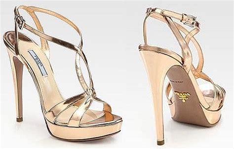 sandalias : Versace usando diseños glamorosos 